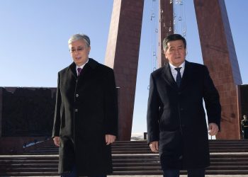 Мемлекет басшысы Бішкектегі «Ата бейіт» Мемориалына барды