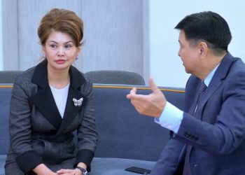 Президенттің көмекшісі А.Балаева Жоғарғы сотқа келді