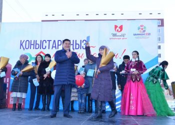 Шымкентте көпбалалы ана мен жұмысшы жастар баспаналы болды