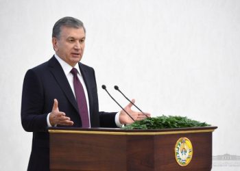 Сделать СМИ «зеркалом общества» потребовал президент Узбекистана