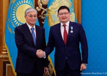 Тоқаев баспасөз хатшысы мен кеңесшісін марапаттады