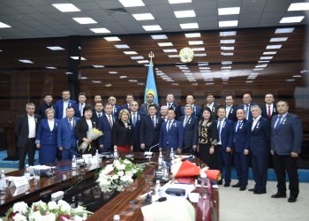 Шымкент: Қазақстан мәслихатына — 25 жыл!