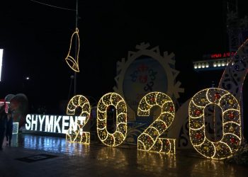 Ерлан Айтаханов жаңа жылдық шыршаның шамын жақты