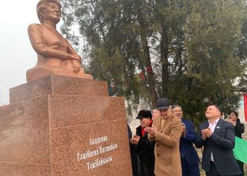 Төлеби ауданында Патшайым Тәжібаеваға арналған ескерткіш ашылды