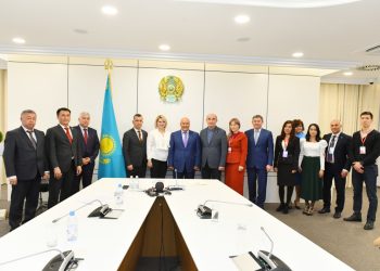 Өмірзақ Шөкеев шетелдік және қазақстандық белгілі заң өкілдерімен кездесті