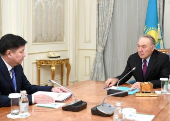 Елбасы встретился с председателем Верховного суда Жакипом Асановым