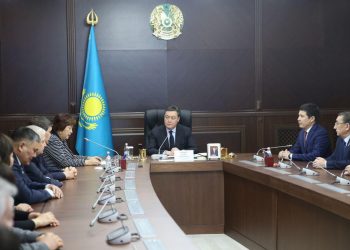 Мамин Павлодар облысының жаңа әкімі Ә. Сқақовты таныстырды