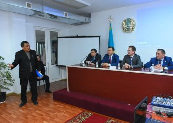 Түркістан қалалық емхананың ұжымымен кездесу өтті