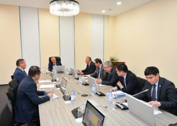 Түркістан облысының әкімі Өмірзақ Шөкеев аудан әкімдерінің есебін тыңдады