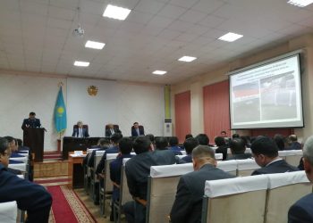 Түркістандық шенеуніктер темір тордың арғы жағындағы тәртіппен танысты