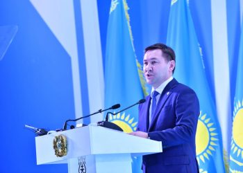 Үшінші мегаполис әкімі есеп беруде