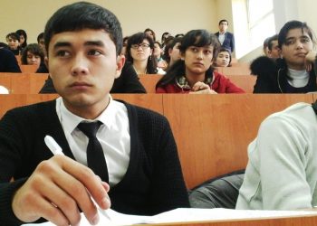 Названа причина массового отъезда узбекских студентов из Казахстана