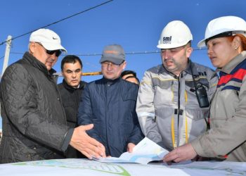 Өмірзақ Шөкеев шетелдік құрылысшылармен кездесті