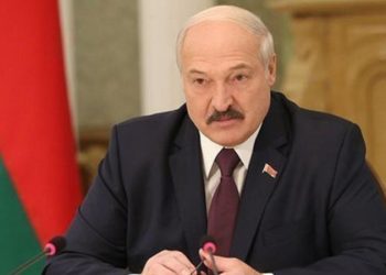 Лукашенко шетелге кеткен азаматтарын әкелмейтінін айтты