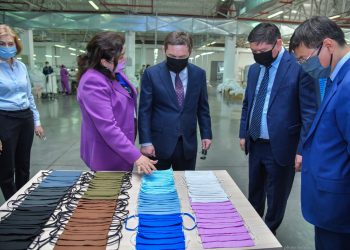 Шымкенттегі тоқыма фабрикасы еліміздегі тігін цехтарын матамен қамтып отыр
