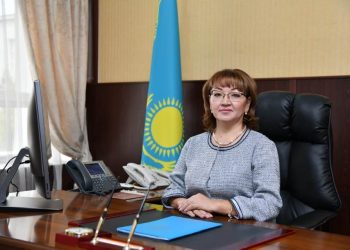 ОҚМПУ ректоры ұстаз-аналарды мерекемен құттықтады