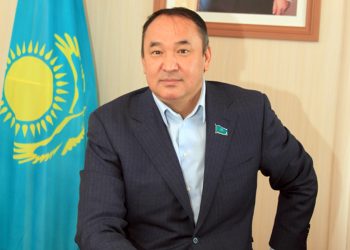 Түркістан облыстық мәслихатының хатшысы халықаралық әйелдер күнімен құттықтады