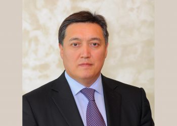 Асқар Мамин Қазақстан әйелдерін мерекемен құттықтады