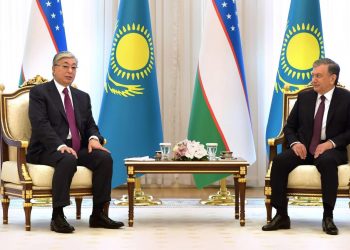 Тоқаев пен Мирзиёев коронавируспен күресу мәселесін талқылады