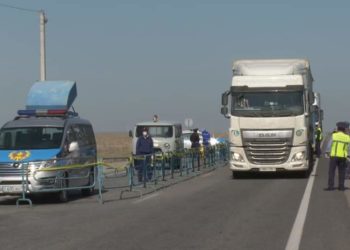 ТҮРКІСТАН ОБЛЫСЫНЫҢ БАС ПОЛИЦЕЙІ ӨҢІРДЕГІ КҮШЕЙТІЛГЕН ШЕКТЕУ ШАРАЛАРЫН ТҰРҒЫНДАРҒА ТҮСІНДІРДІ