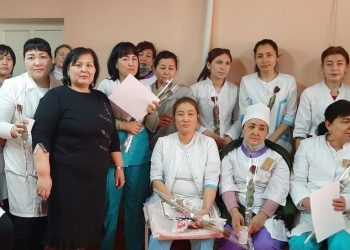 Түркістандық науқастар мейірбикелерді төл мерекелерімен құттықтады