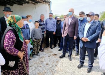 Роман Скляр Төлеби ауданының тұрғындарымен кездесті