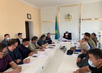 Өзбекстандағы жағдайды бақылап келген Шөкеев шұғыл штаб жиынын өткізді