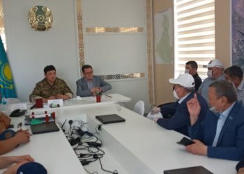 Түркістандық депутаттар мақтааралдықтармен бірге