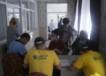 МАҚТААРАЛДА ӨТЕМАҚЫ АУДАРЫЛАТЫН БАНК КАРТАЛАРЫ ТАРАТЫЛА БАСТАДЫ