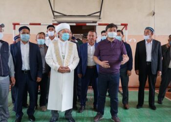 Түркістан: Бас мүфти мұқтаж азаматтарға баспана кілтін табыстады