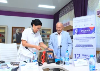 «Абайдың толық адам ілімі» оқырманға жол тартты