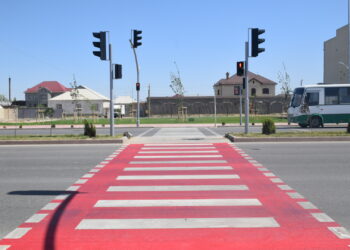 Түркістанда жаяу жүргінші жолақтары жаңаша түске енеді