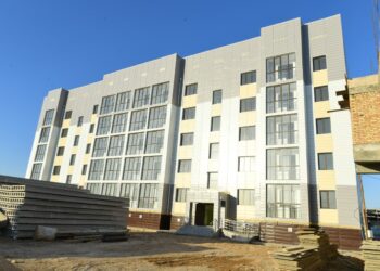 Түркістанда тұрғын үйлердің қасбеті мәрмәр таспен қапталып жатыр