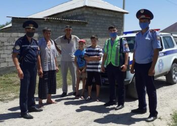 Түркістан: Төтенше жағдайлар қызметінің маманы 2 баланы ажалдан аман қалып қалды