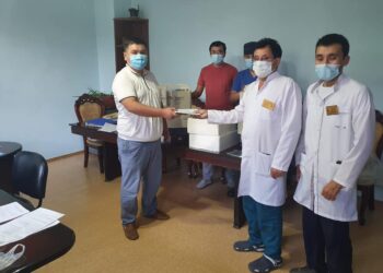 Түркістандық депутат 2 тыныс алу аппаратын сыйлады