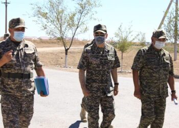 Министр обороны проинспектировал работы по ликвидации последствий ЧП в Арыси