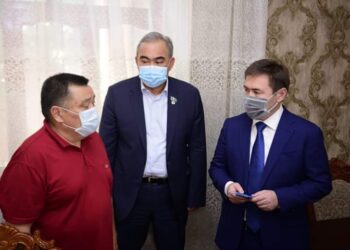 Мұрат Әйтенов індеттен қайтыс болған дәрігерлердің шаңырағына барып, көңіл айтты