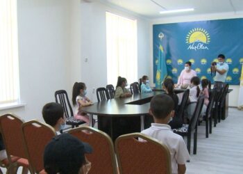 NUR OTAN: Кентауда 50 оқушыға мектеп формасы тапсырылды