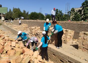 Кірпіш құйған арулар