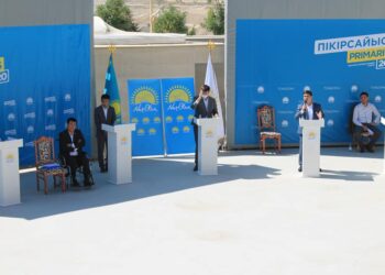 Түркістанда ашық аспан астында праймериздің пікірсайысы басталды