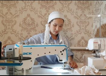 Арыстық тұрғын үйінде орамал тігіп, айына 300 мың теңге таза табыс табады