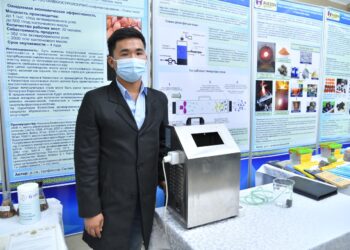 Шымкент: Мұрат Әйтенов жас ғалым ойлап тапқан залалсыздандыру технологиясымен танысты