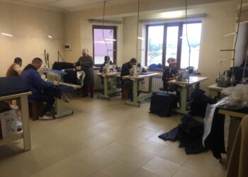 Түркістандық азаматша мемлекеттік қолдаудың арқасында тігін цехын ашты