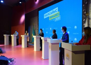 Рашид Абатұлы Праймериздің пікірсайысына қатысып, үміткерлердің бағдарламаларын тыңдады