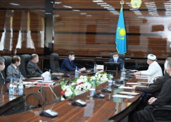 Шымкент: Мұрат Әйтенов діни конфессия жетекшілерімен кездесті