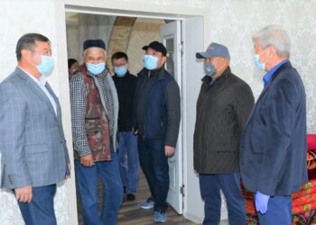 ӨМІРЗАҚ ШӨКЕЕВ МАҚТААРАЛДЫҚТАРМЕН КЕЗДЕСТІ