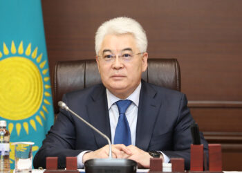 Отандық кәсіпорындар тәулігіне 900 мың маска шығарады — Б. Атамқұлов