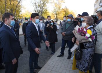 ШЫМКЕНТ: БАУЫРЖАН БАЙБЕК ВОДОПЬЯНОВ КӨШЕСІНДЕГІ ТҰРҒЫН ҮЙДІҢ АШЫЛУ РӘСІМІНЕ ҚАТЫСТЫ