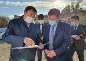 ШЫМКЕНТ: ҚАЛА ӘКІМІ БАЗАРҚАҚПА ТҰРҒЫН АЛАБЫНЫҢ ӨЗЕКТІ МӘСЕЛЕСІМЕН ТАНЫСТЫ