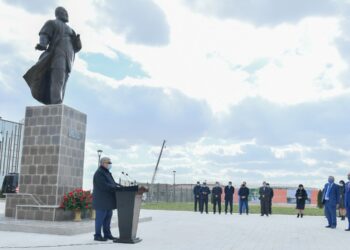 ТҮРКІСТАНДА ҚОС ҒҰЛАМАҒА ЕСКЕРТКІШ ОРНАТЫЛДЫ